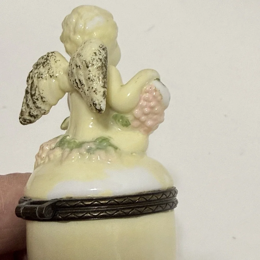Vintage Midwest of Cannon Falls Cherub Grapes Porcelain Hinged Trinket Box 4